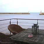 La Maison Sur Le Quai, Ancienne Maison De Pecheurs Avec Terrasse Vue Mer