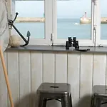 La Maison Sur Le Quai, Ancienne Maison De Pecheurs Avec Terrasse Vue Mer * Port-en-Bessin-Huppain